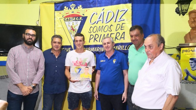 Peña Theo Vargas.jpg